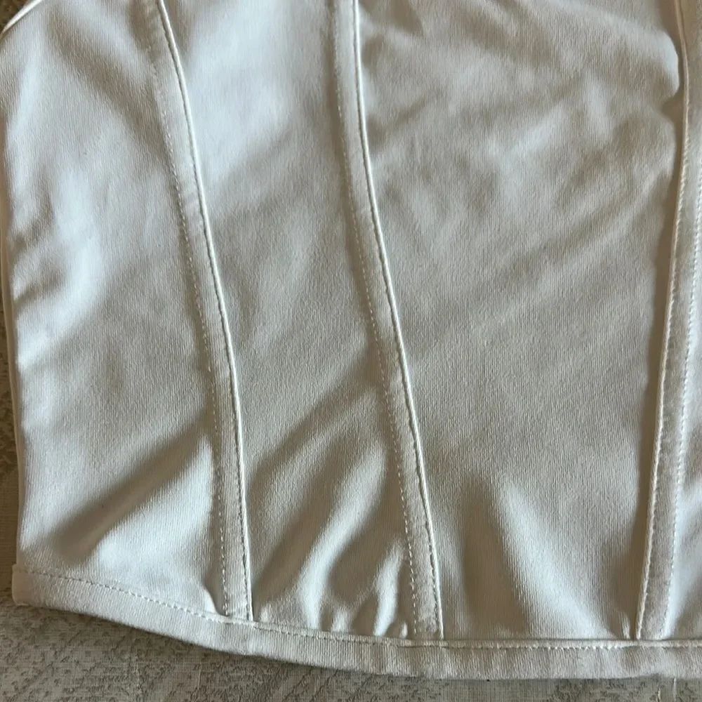 Katie J NYC Girls White Cropped Top - Size XS - Picture 2 of 5